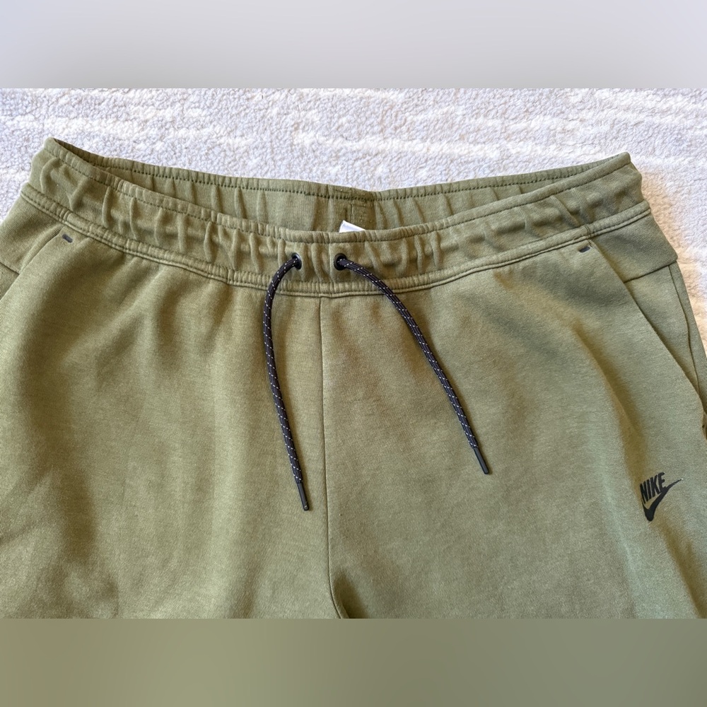 Nike Tech Fleece Jogger Pants - Picture 2 of 6